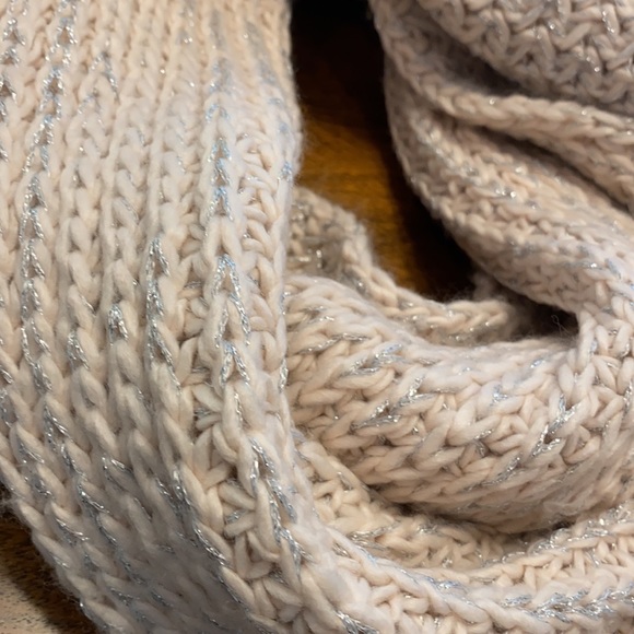 LOFT beautiful woven infinity scarf - Picture 5 of 7
